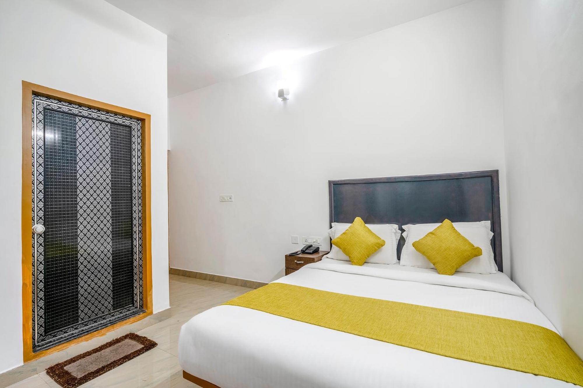 Fabhotel Abrigo Residency Anaviratty ภายนอก รูปภาพ