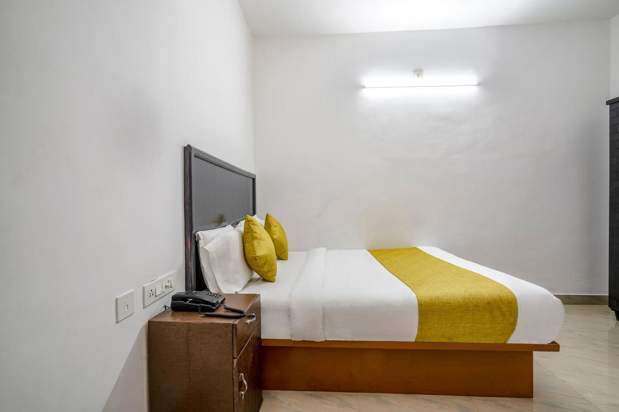 Fabhotel Abrigo Residency Anaviratty ภายนอก รูปภาพ