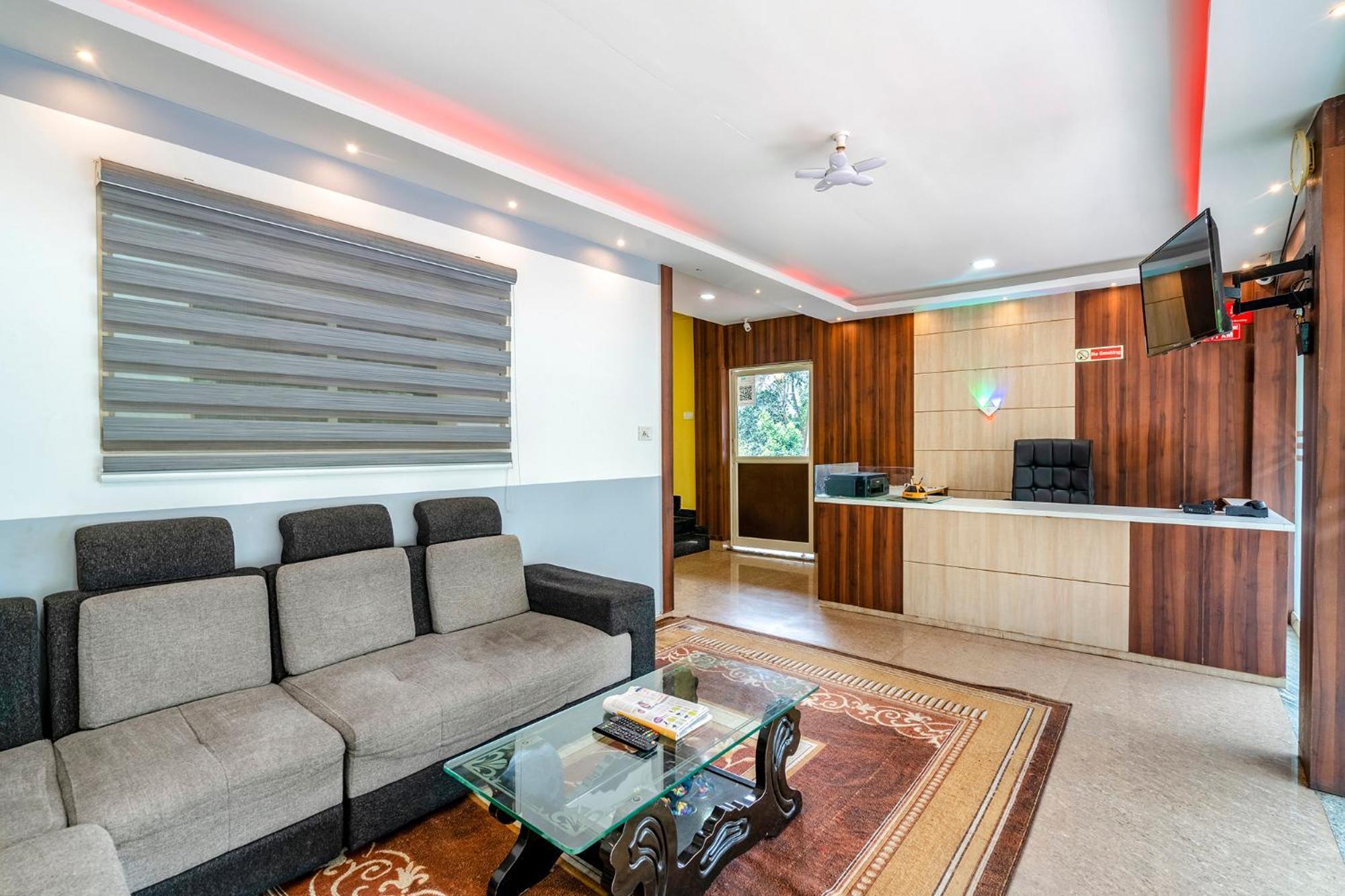 Fabhotel Abrigo Residency Anaviratty ภายนอก รูปภาพ