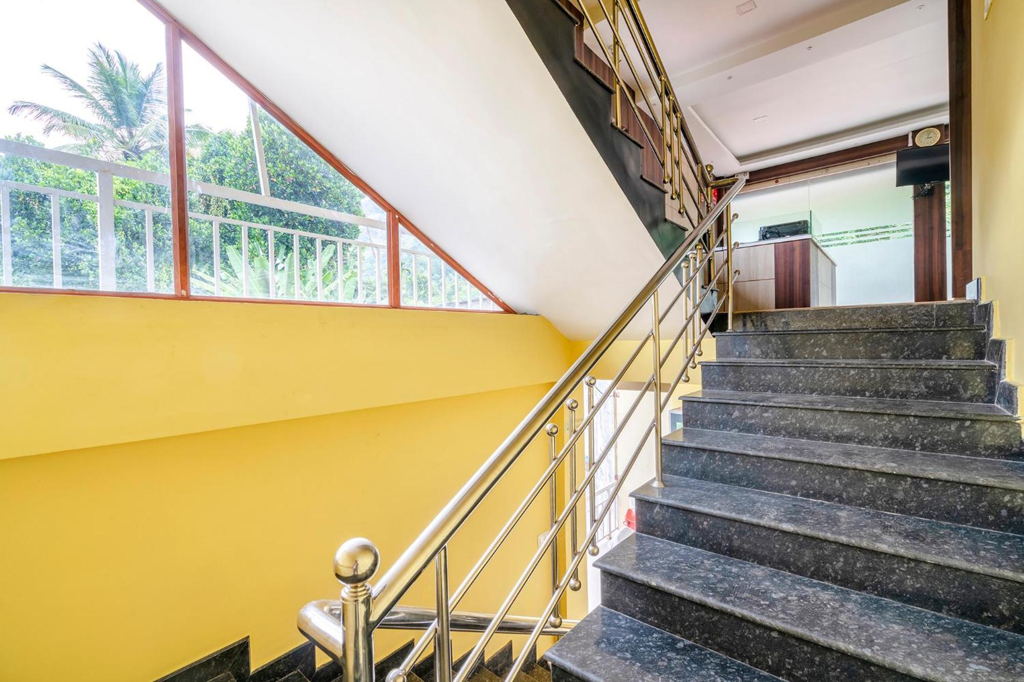 Fabhotel Abrigo Residency Anaviratty ภายนอก รูปภาพ